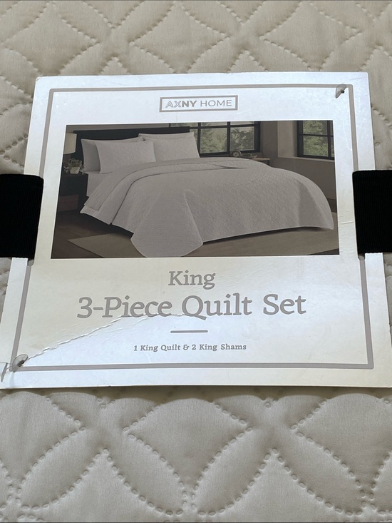 AXNY Other - AXNY King 3-Piece Quilted Bedspread and Shams White NWT